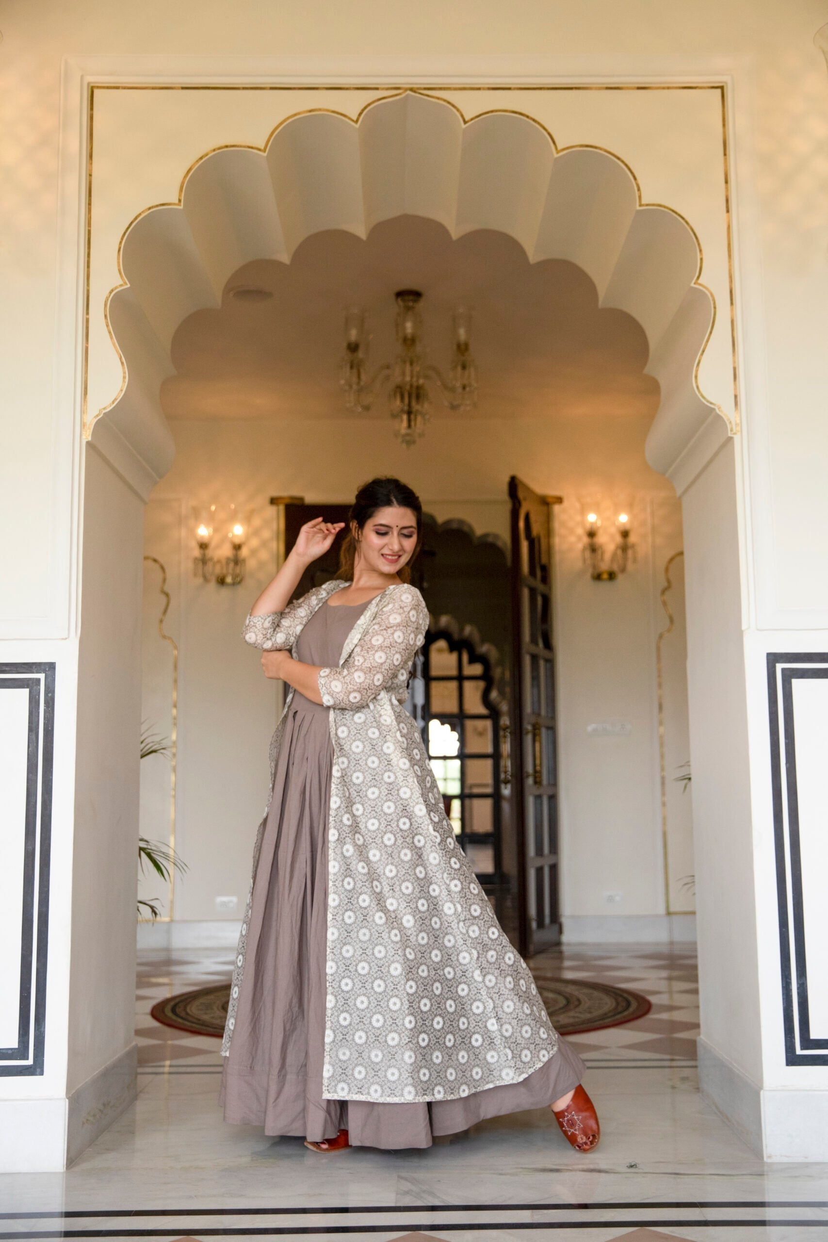 ADVIKA INNER WITH SHRUG SET